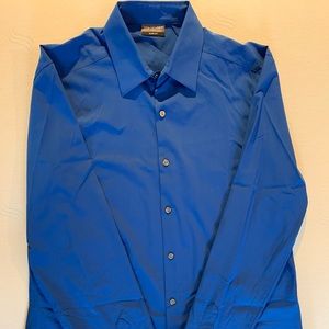 EUC Van Heusen button down shirt